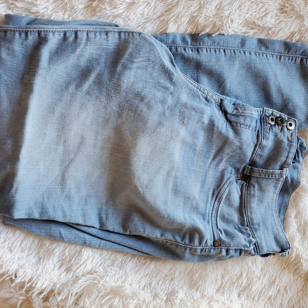 High rise light blue jegging